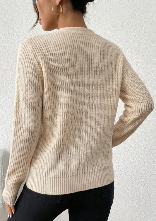Pull en maille côtelée, avec détail chaîne