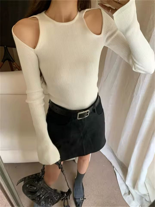 Pull ajourés de printemps à épaules dénudées