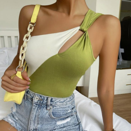 Body asymétrique à découpes