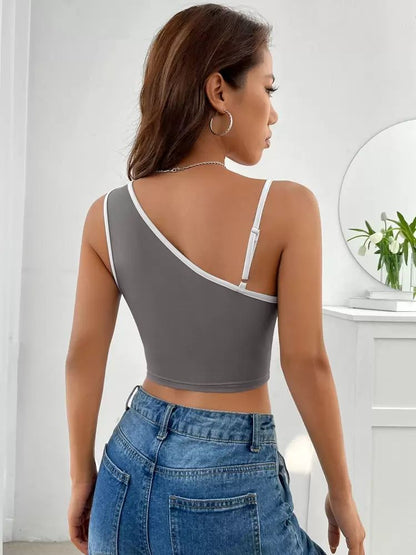 Crop top contrasté avec décolleté asymétrique