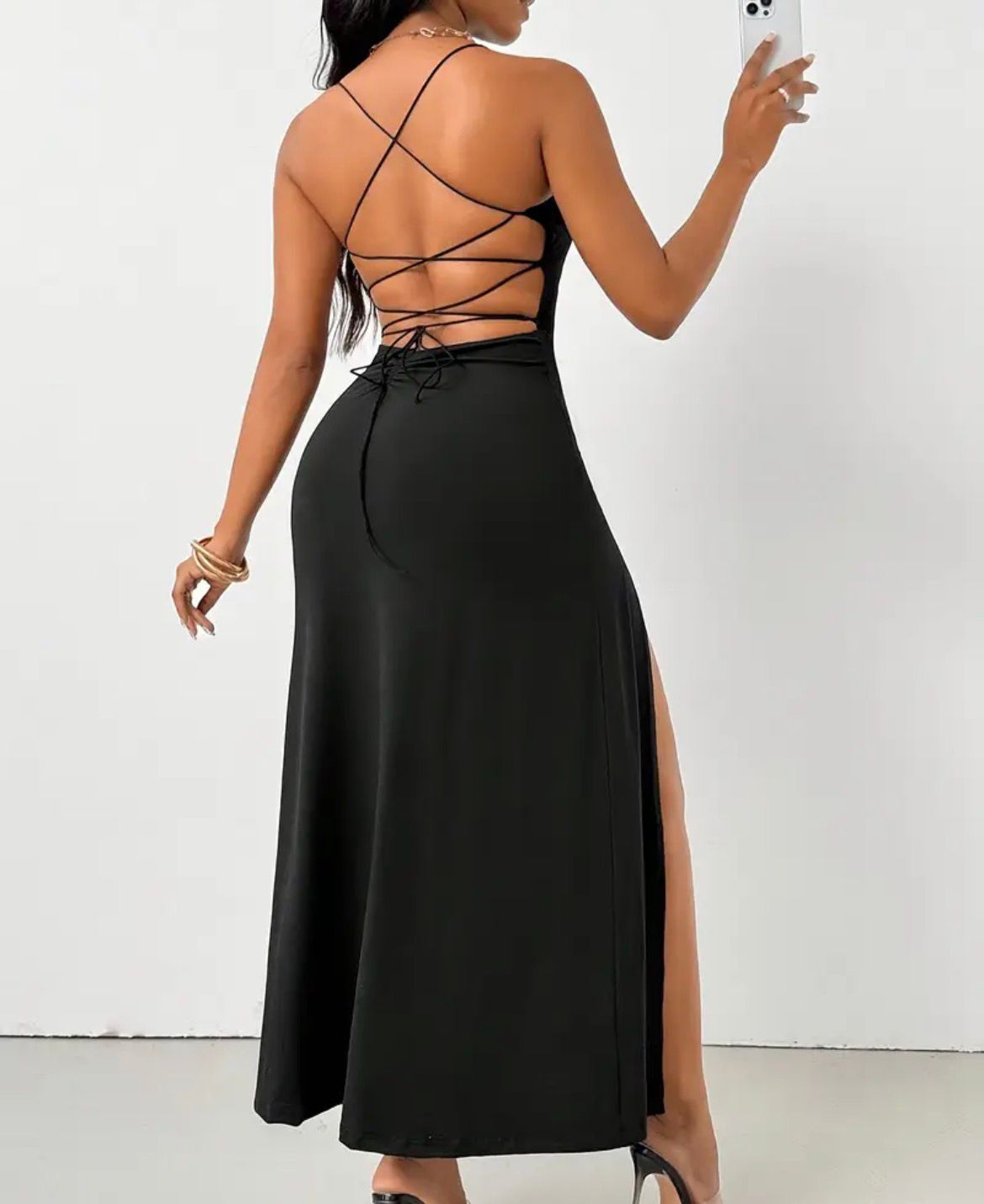 Robe noir fendue à dos ouvert