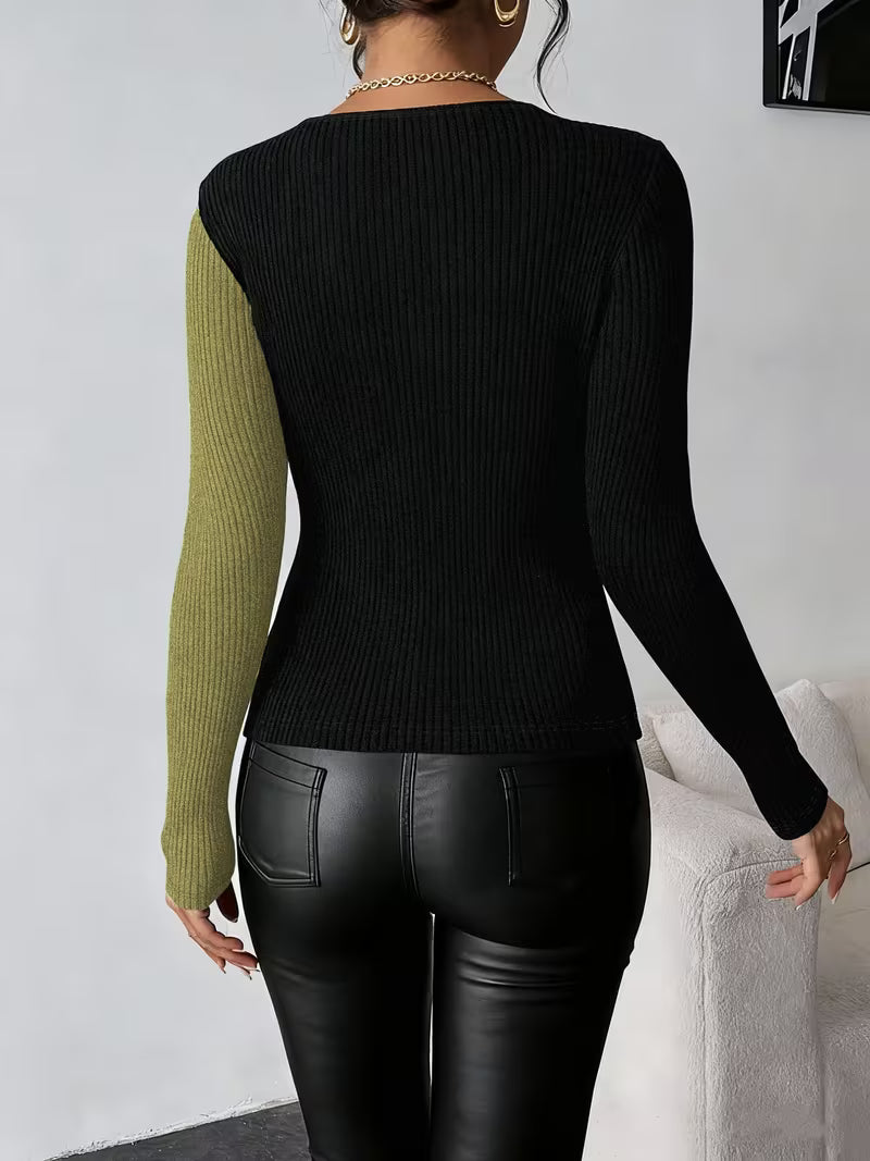 Pull col V pour femme aux couleurs contrastées